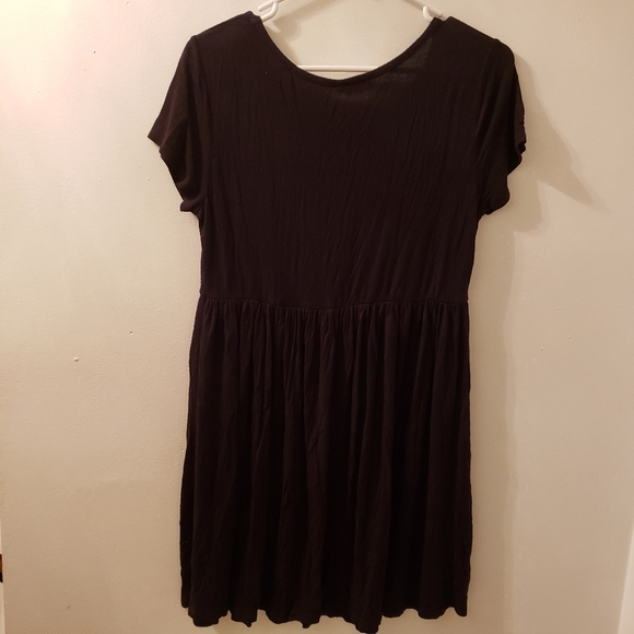 Trendyland Simple Short Sleeve Black Dress - Picture 3 of 8